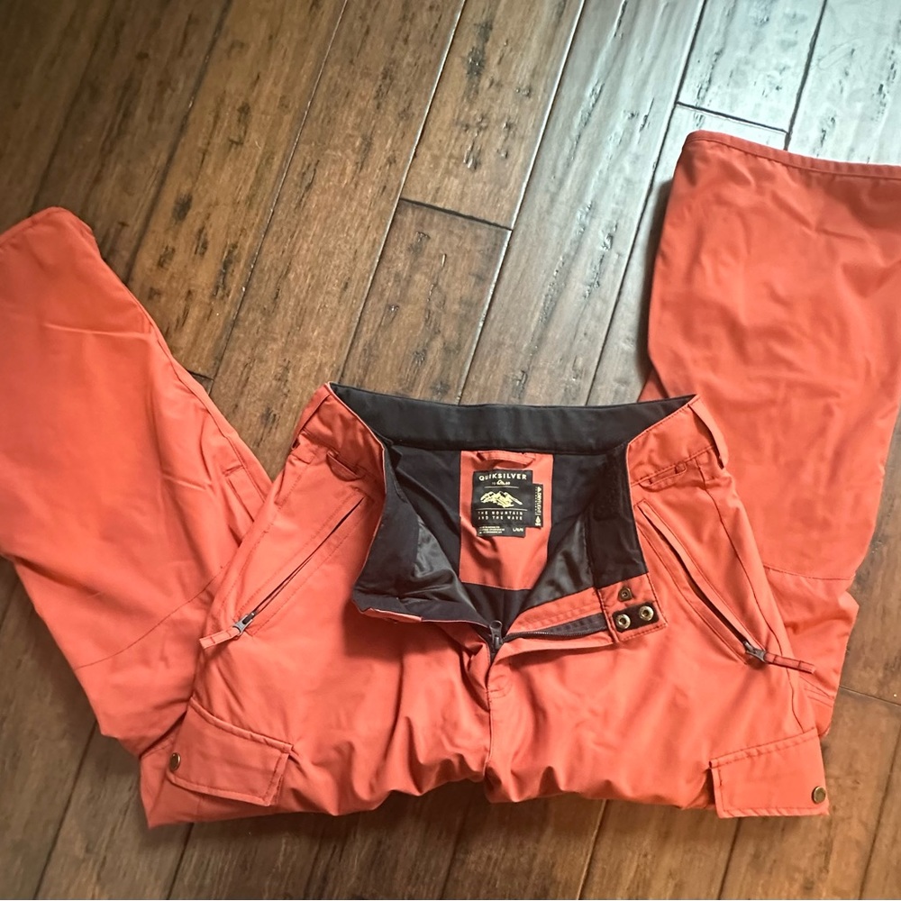 Gently used snow pants . Wore maybe 3 times